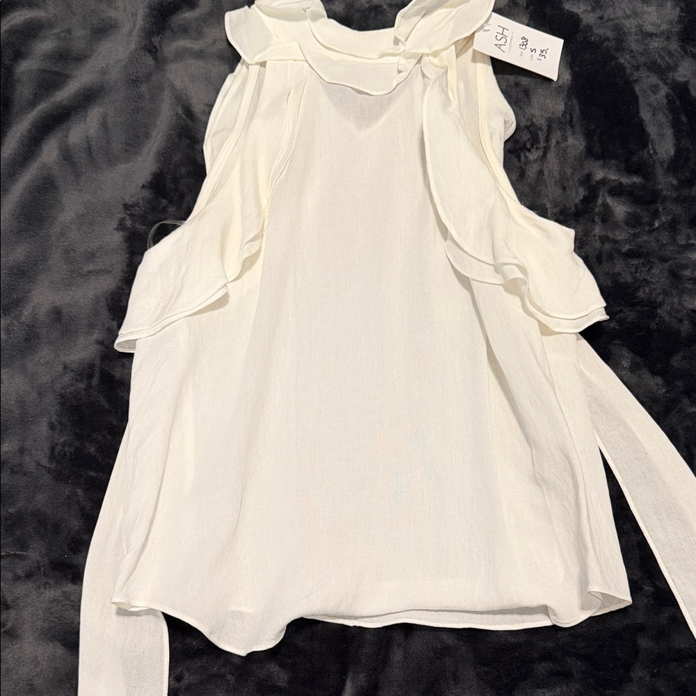 Elegant White Sleeveless Blouse